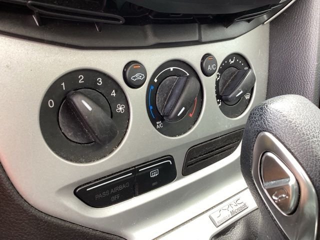 Used 2014 Red Ford SE image 27