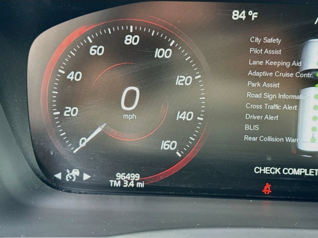 Used 2020 Black Volvo Momentum image 14