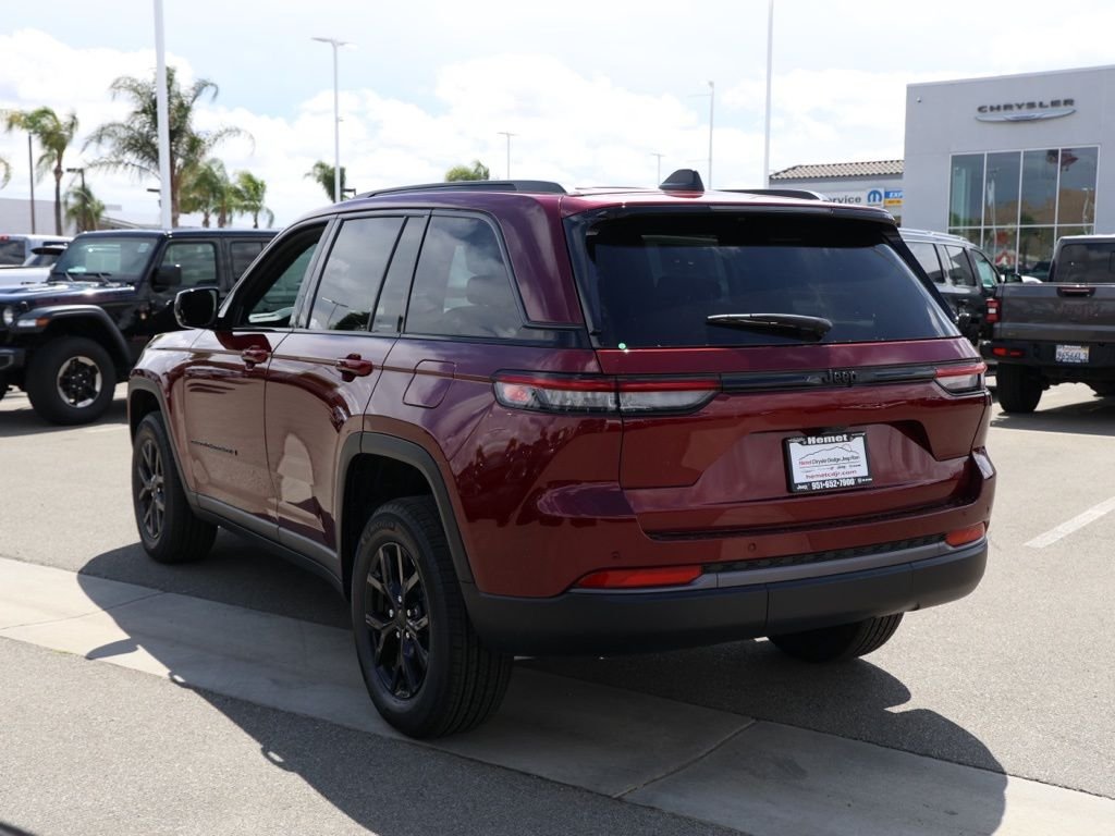 New 2026 Velvet Red Pearl-Coat Exterior Paint Jeep Laredo Altitude image 5