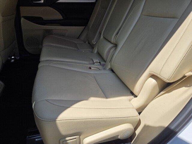 Used 2019 Blizzard Pearl Toyota XLE image 24
