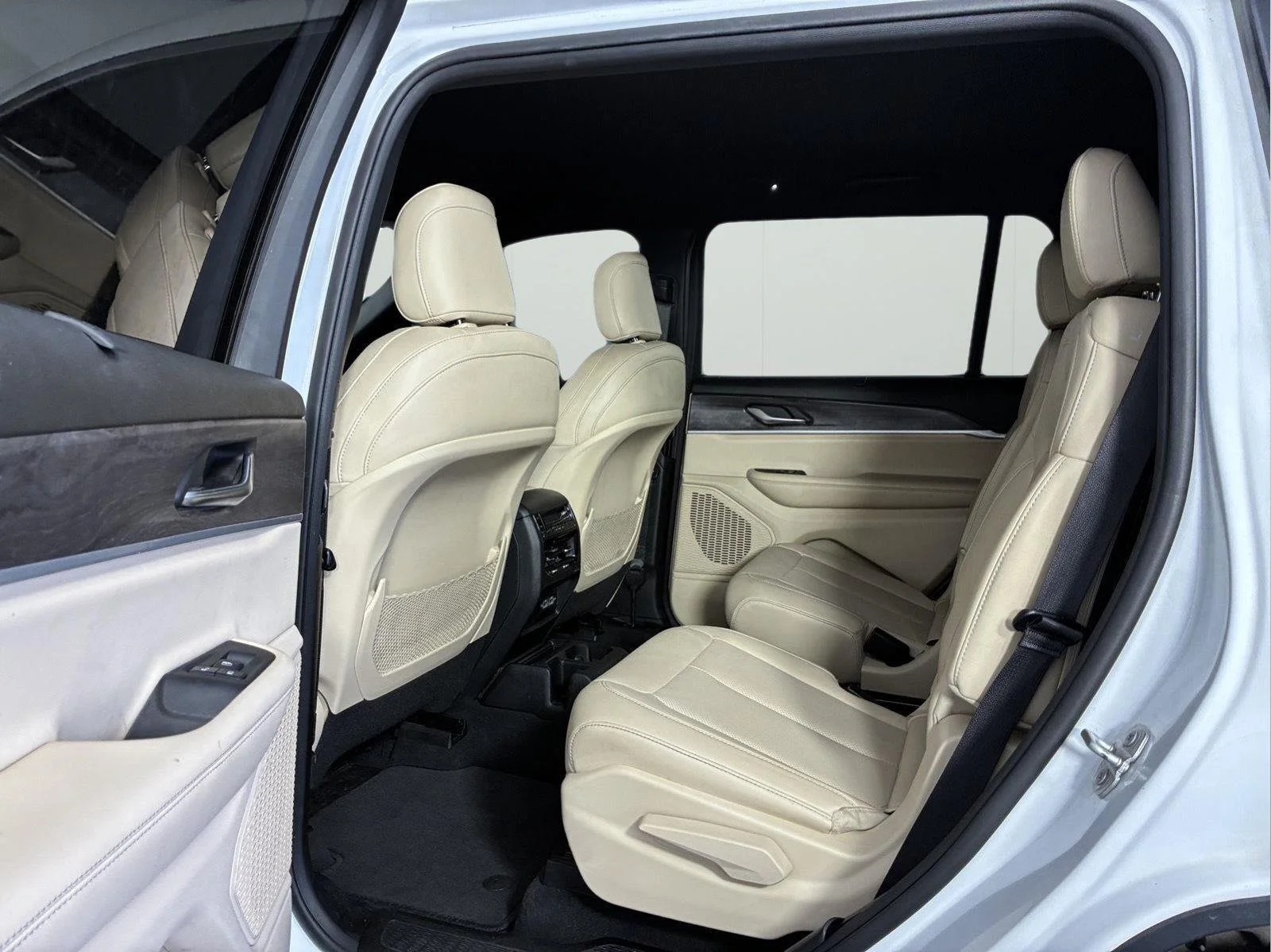 Used 2023 Bright White Clearcoat Jeep Limited image 21