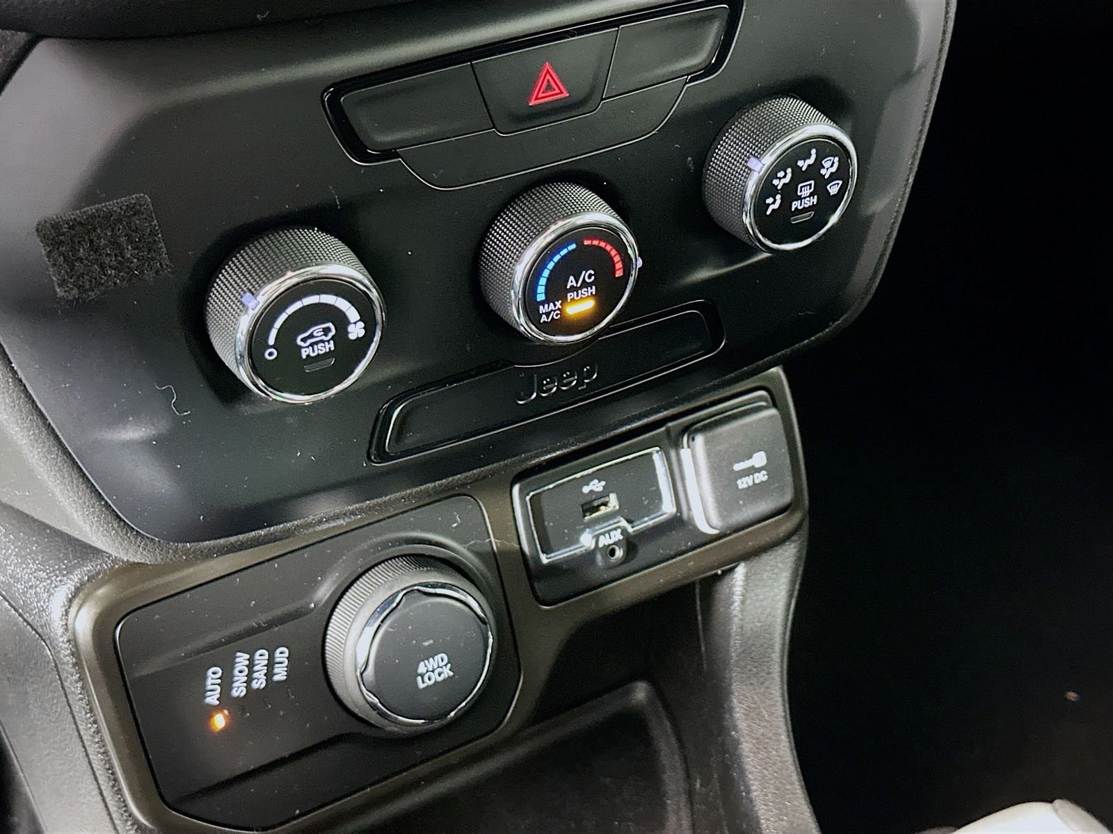 Used 2020 Granite Crystal Metallic Clearcoat Jeep Sport image 16