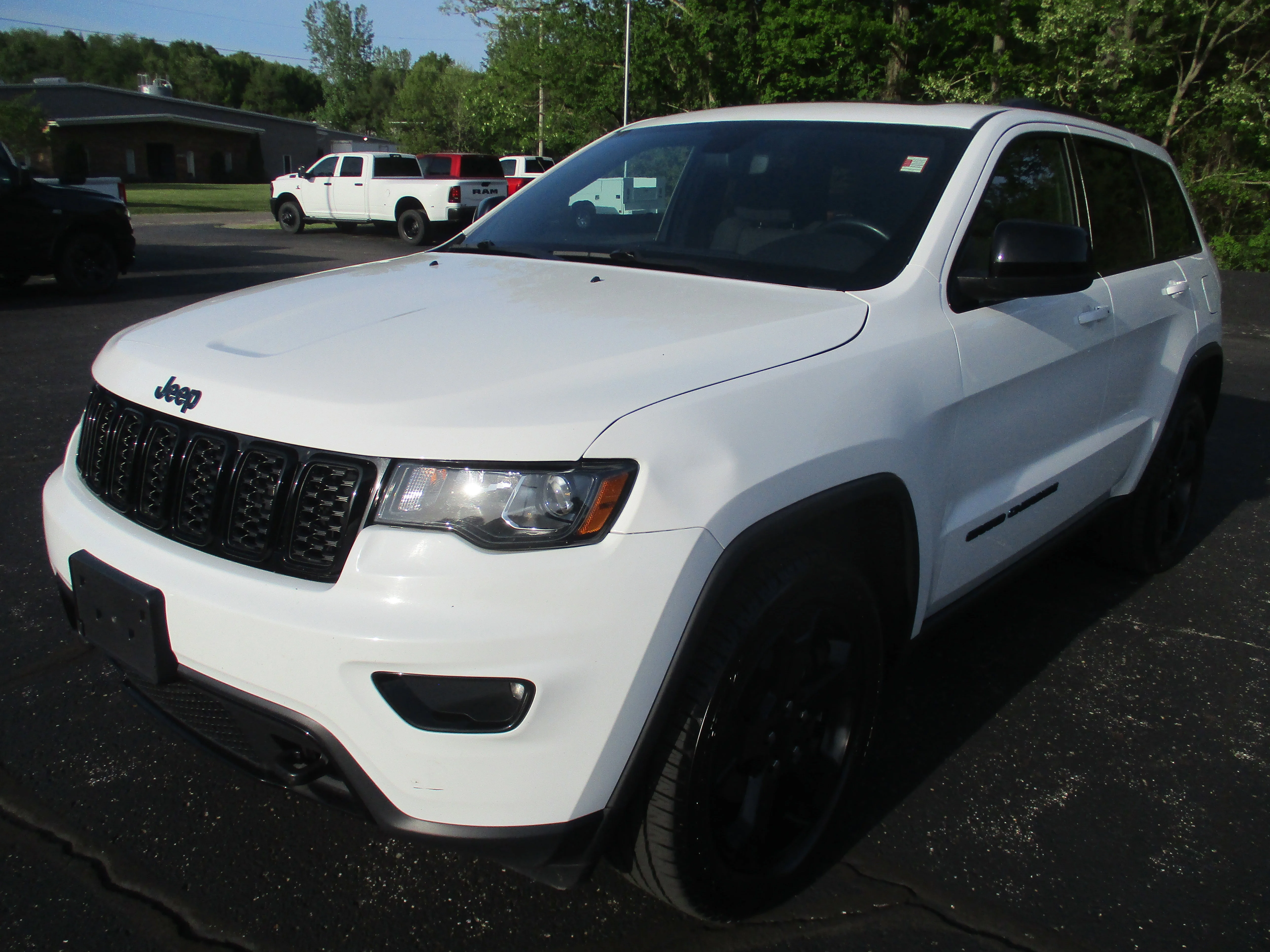 Used 2018 Bright White Clearcoat Jeep Upland image 4