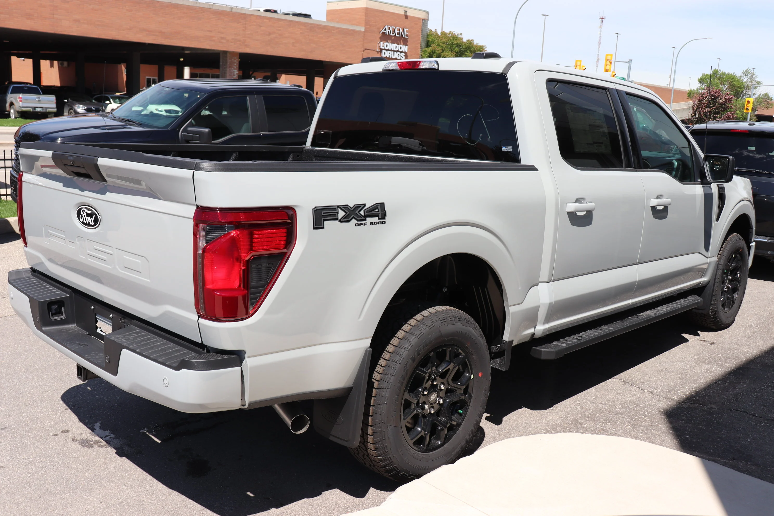 New 2026 AVALANCHE Ford XLT image 5
