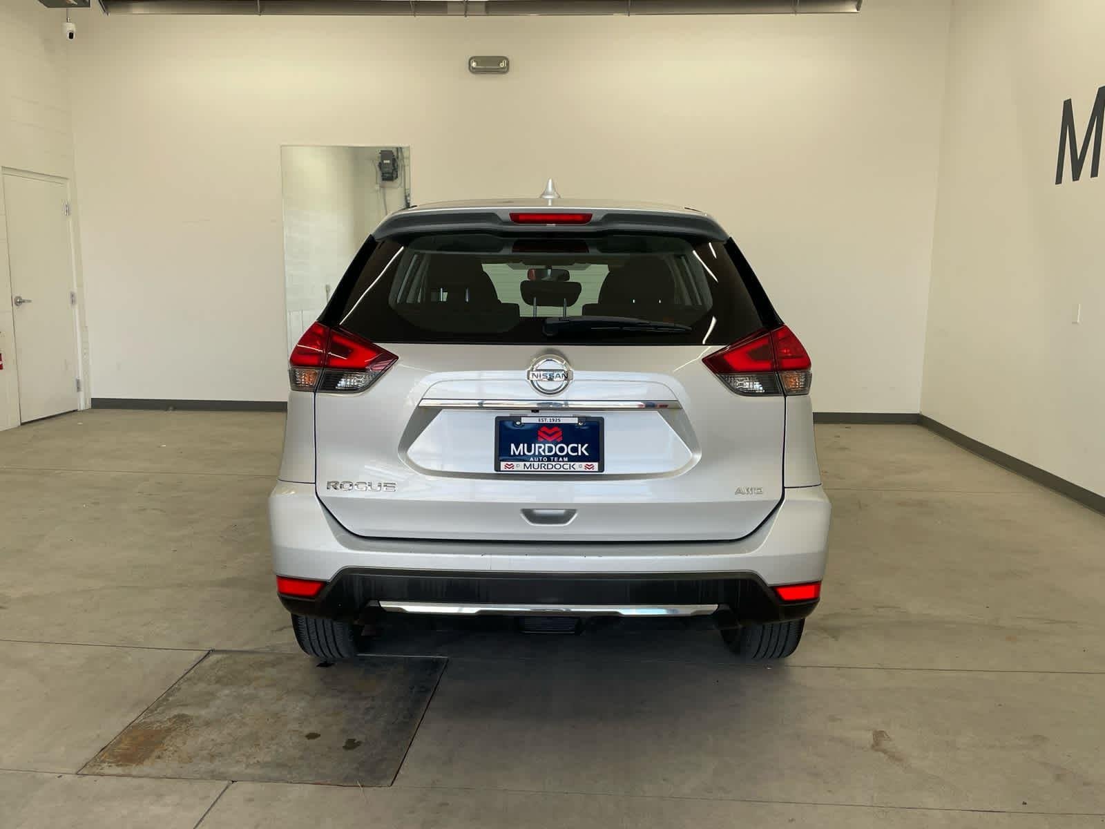 Used 2017 Brilliant Silver Nissan S image 4