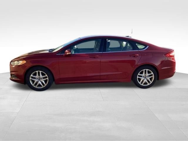 Used 2014 Red Ford SE image 1