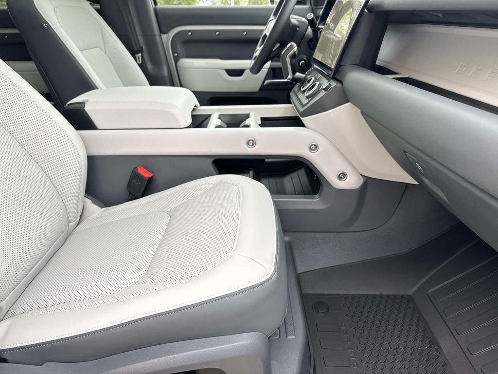 New 2026 Borasco Grey Land Rover X-Dynamic SE image 7