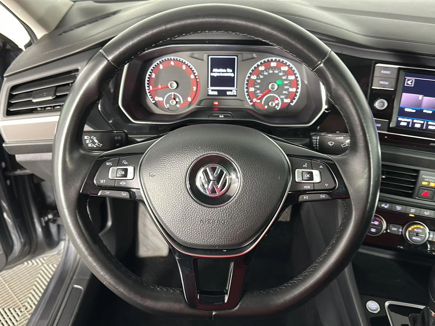 Used 2019 Platinum Gray Metallic Volkswagen SE image 21