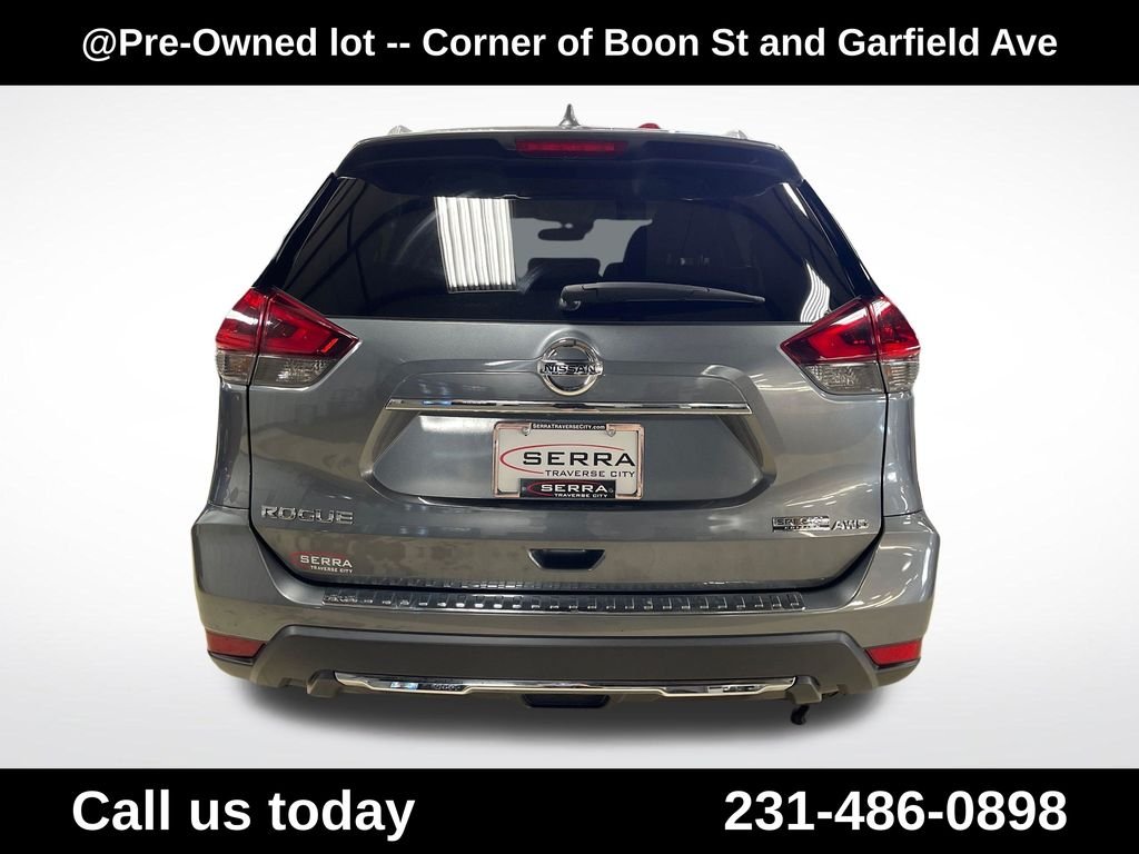 Used 2020 Gray Nissan S image 5