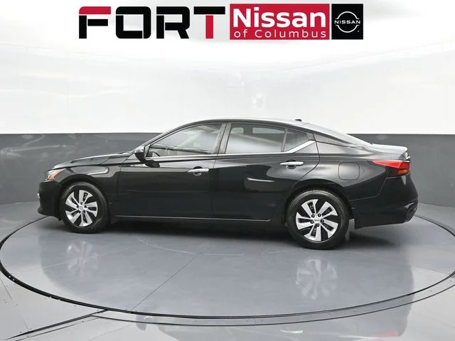 Used 2020 Black Nissan 2.5 S image 4