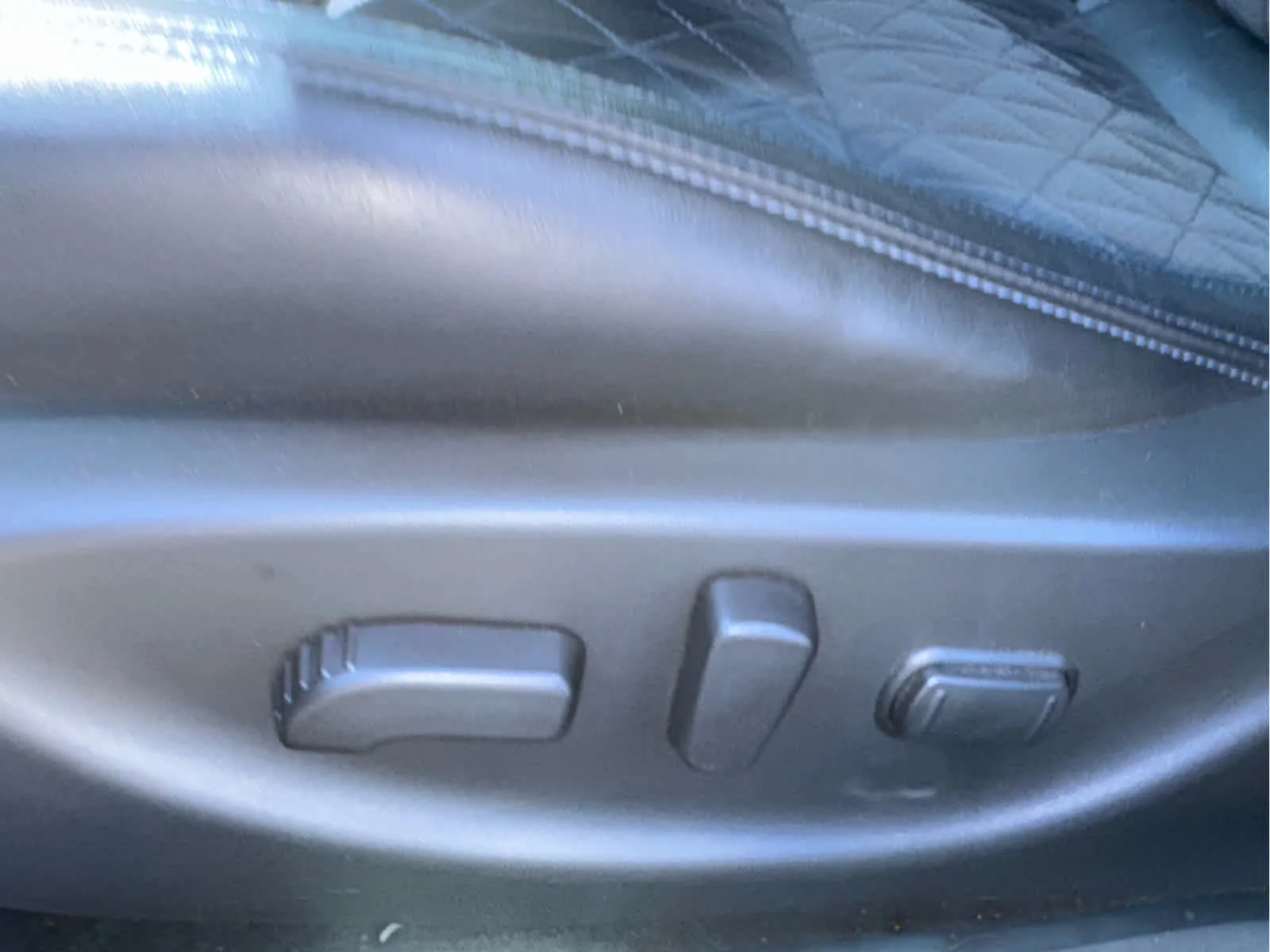 Used 2017 Brilliant Silver Nissan SR image 11