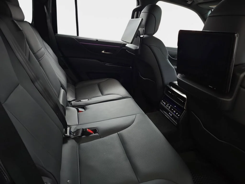 New 2025  Lexus 700h Luxury image 11
