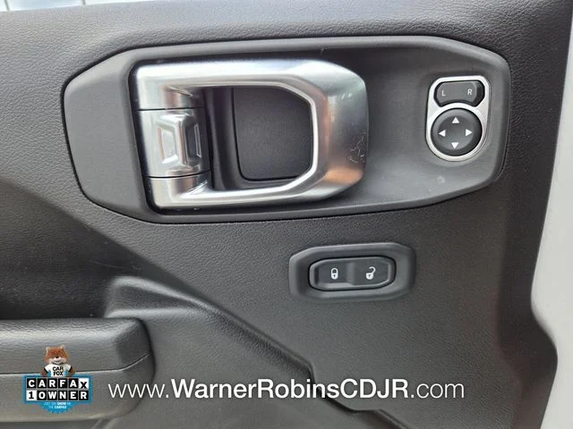 Used 2025 White Jeep Mojave image 27