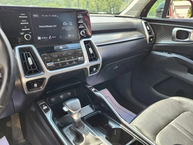 Used 2021 Red Kia S image 22