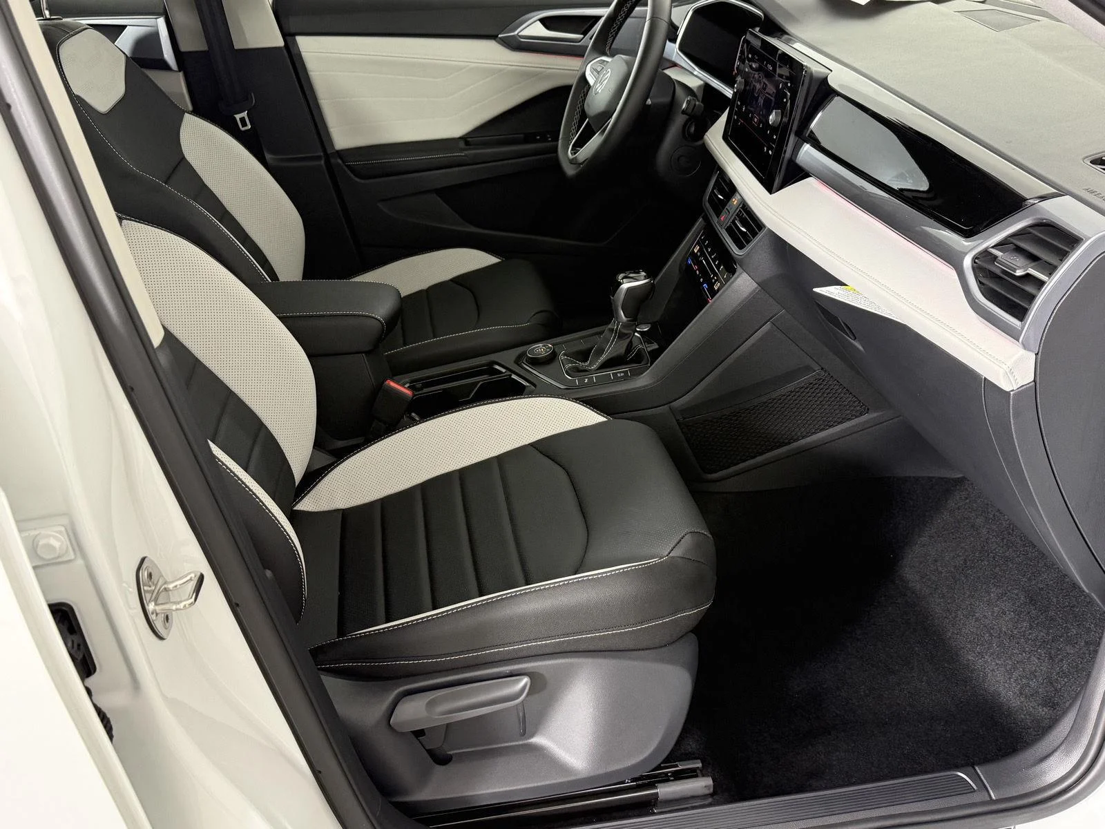 New 2027 Pure White Volkswagen SEL image 14