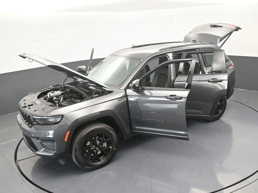 New 2025 Baltic Gray Metallic Clear-Coat Exterior Paint Jeep Altitude X image 56
