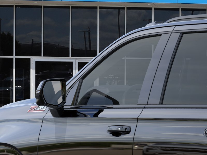 2027 Chevrolet Suburban Z71 - Photo 12