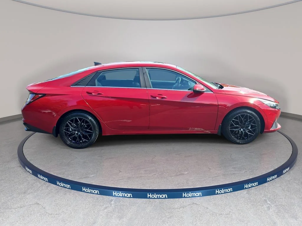 Used 2022 Red Hyundai Limited image 5