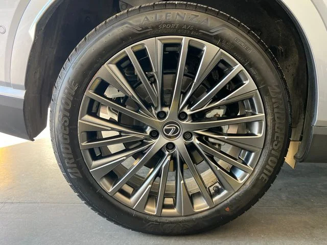 Certified Used 2025 Iridium Lexus 450h+ Luxury image 13