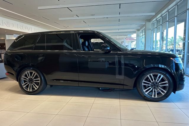 New 2026 Santorini Black Land Rover SE image 6