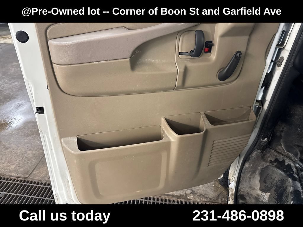 Used 2013 SUMMIT WHITE Chevrolet BASE image 15
