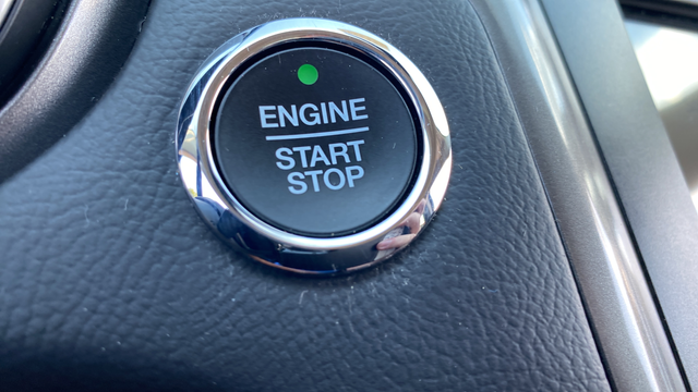 Used 2020 Oxford White Ford SE image 22