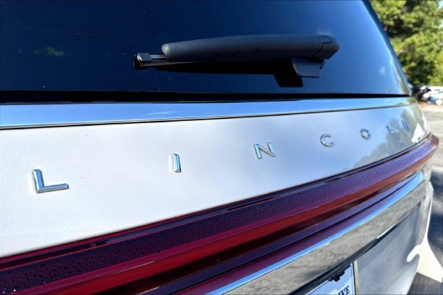 Used 2022 White Lincoln Reserve image 26