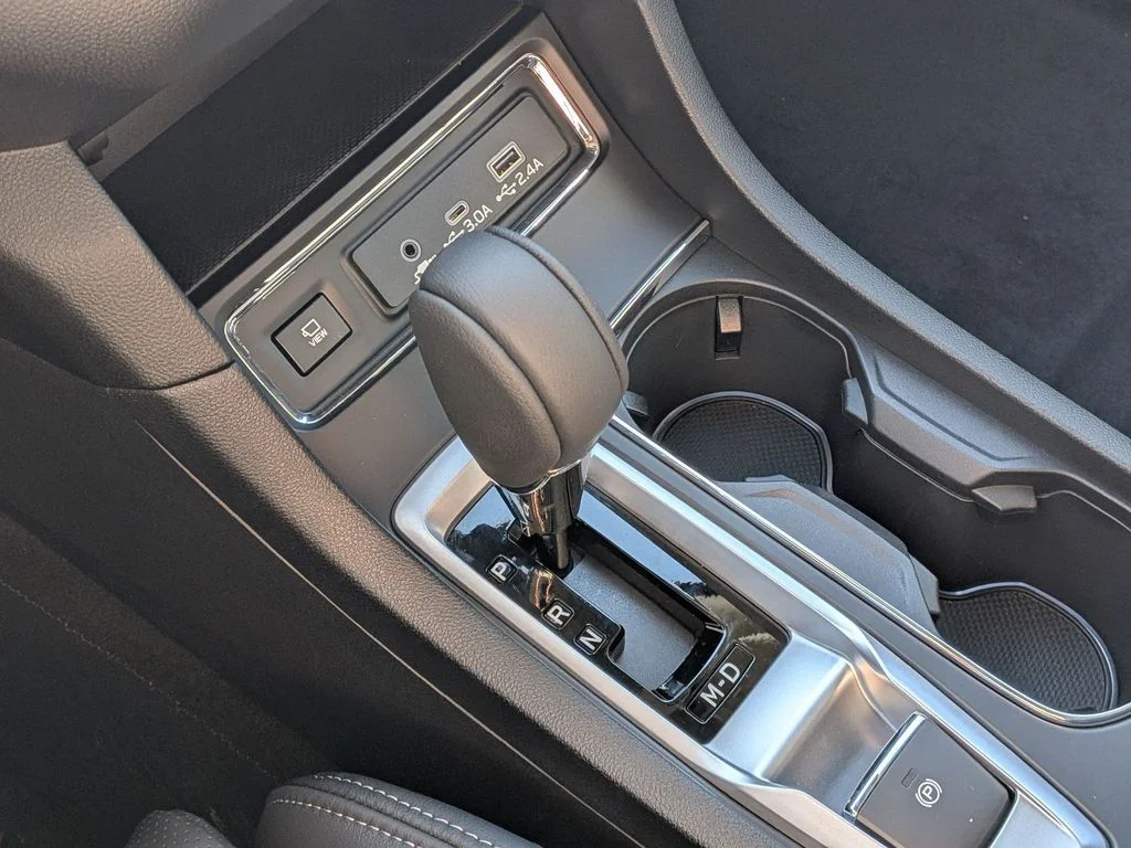 New 2026 CRYSTAL WHITE PEARL Subaru Limited 7-Passenger image 12