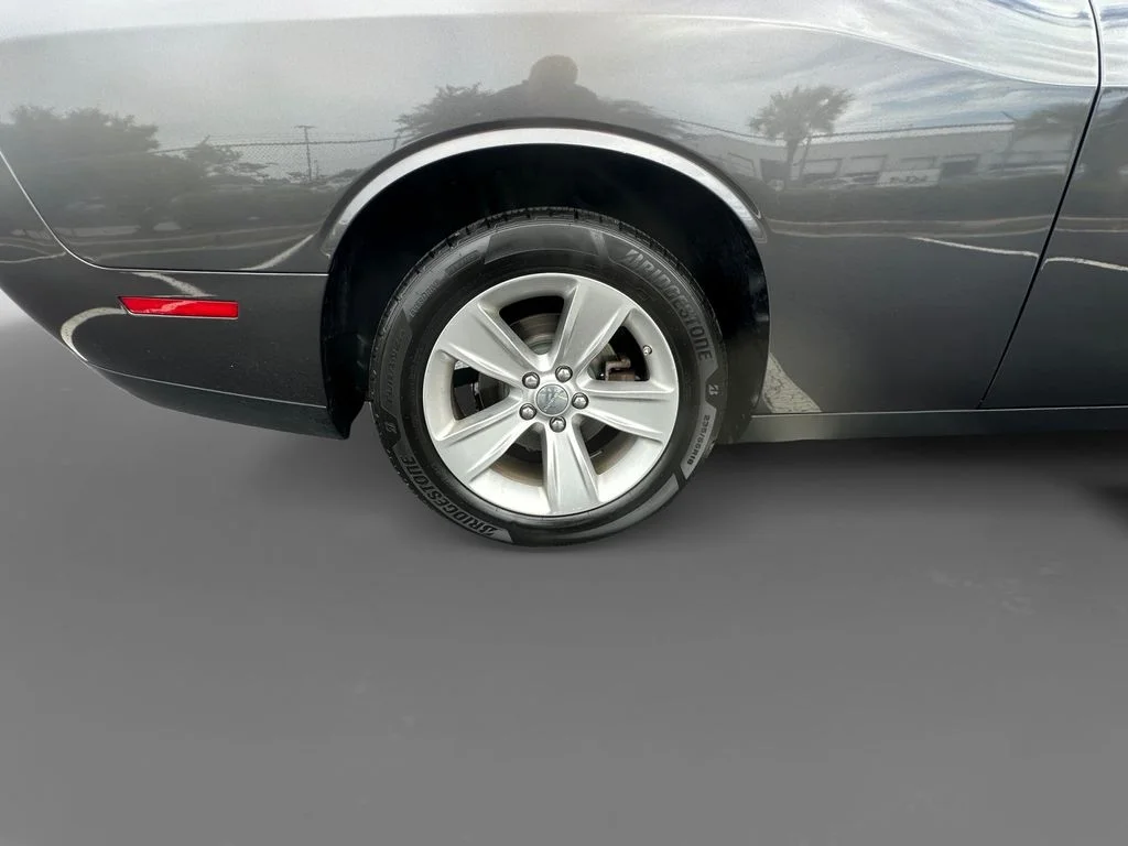 Used 2023 Gray Dodge SXT image 10