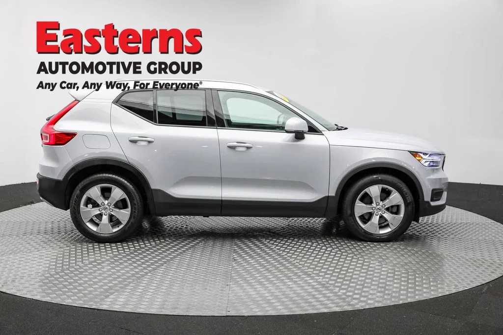 Used 2021 Silver Volvo Momentum image 4