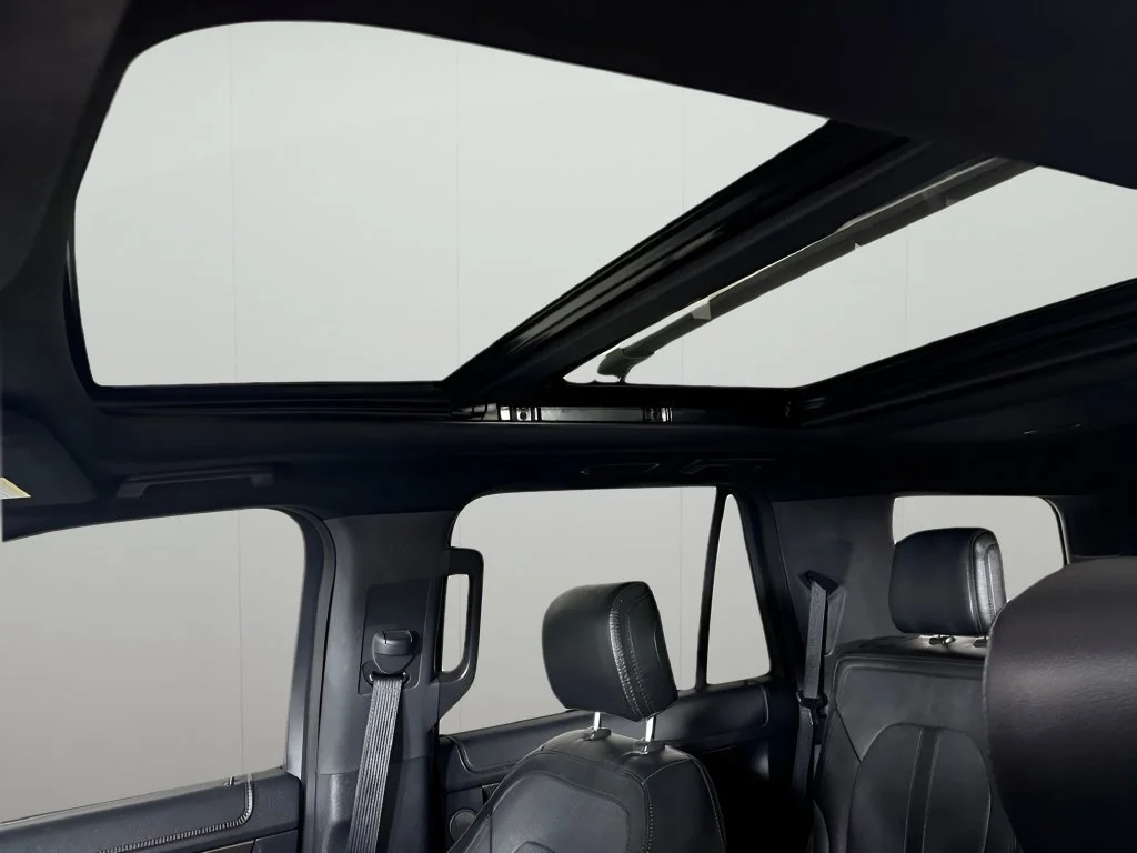 Used 2020 Black Ford Limited image 33