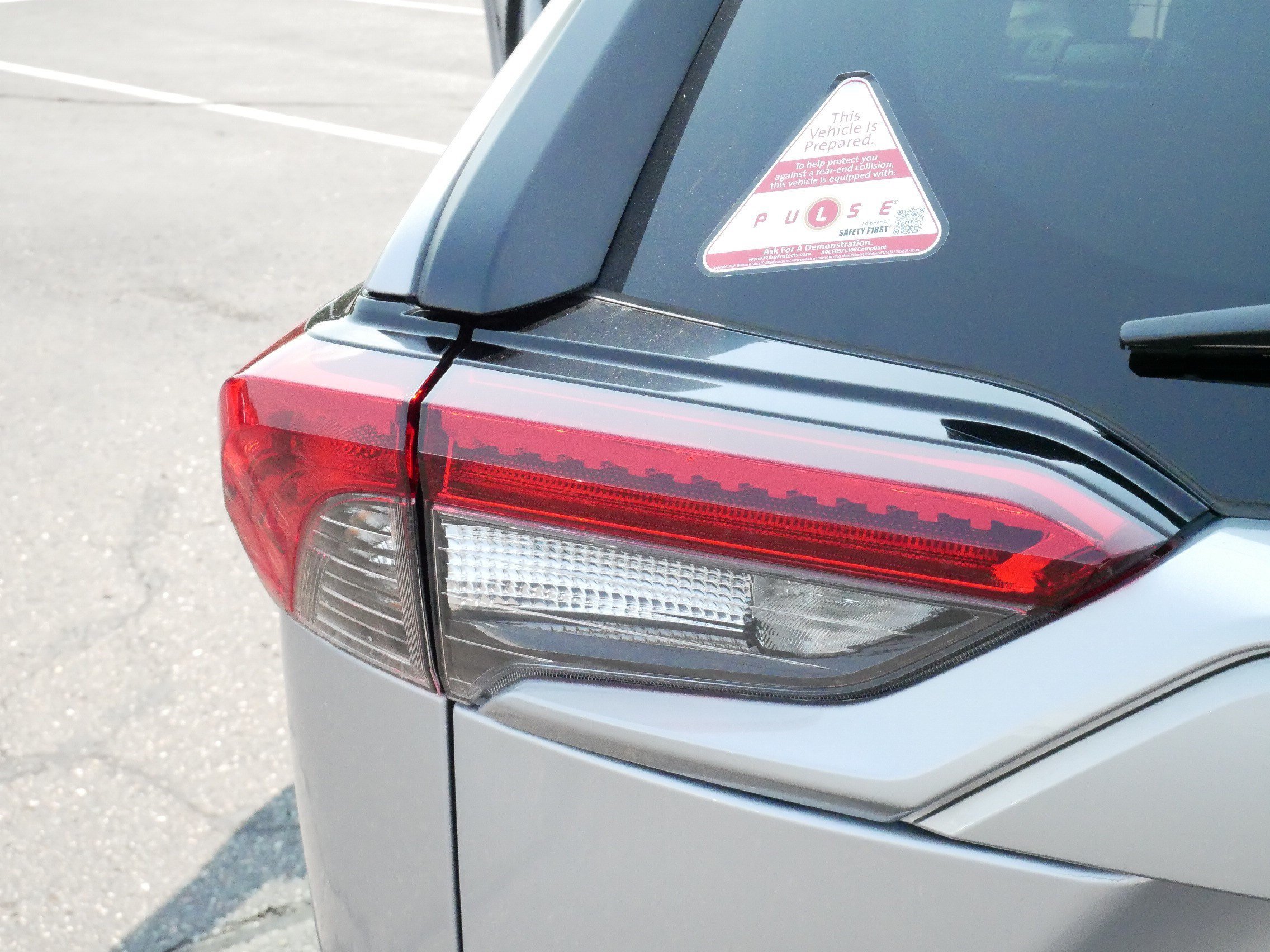 Certified Used 2025 SILVER SKY METALLIC Toyota XLE Premium image 17