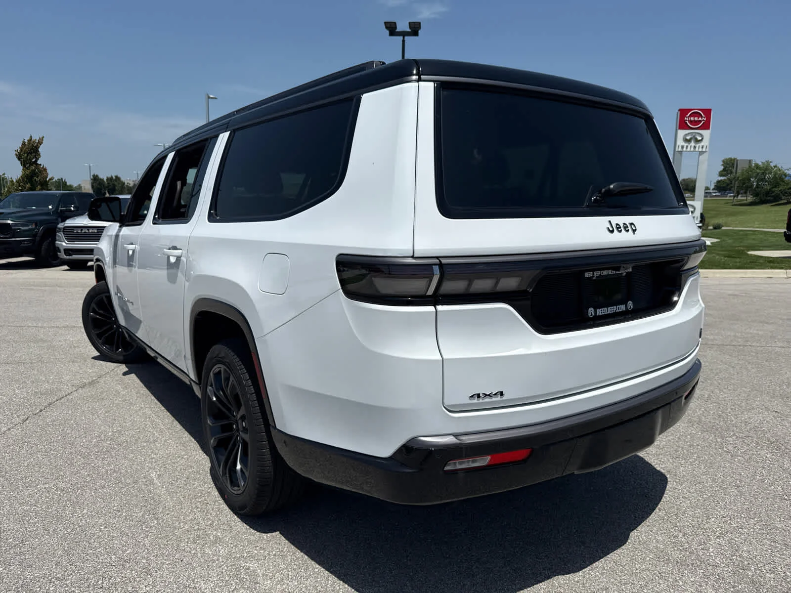 New 2026 Bright White Clearcoat Jeep Summit Reserve image 6