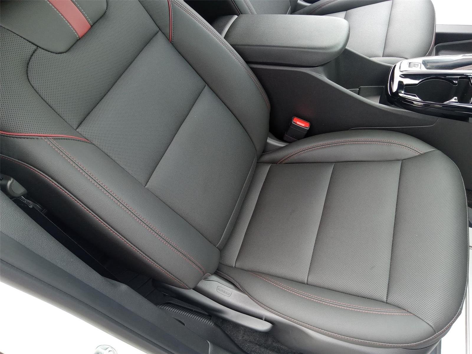 2025 Chevrolet Trax RS - Photo 12