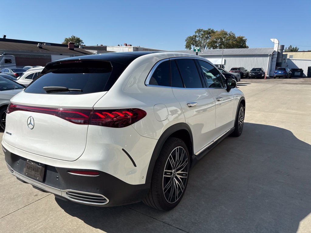 Certified Used 2023 White Mercedes-Benz 500 SUV image 5