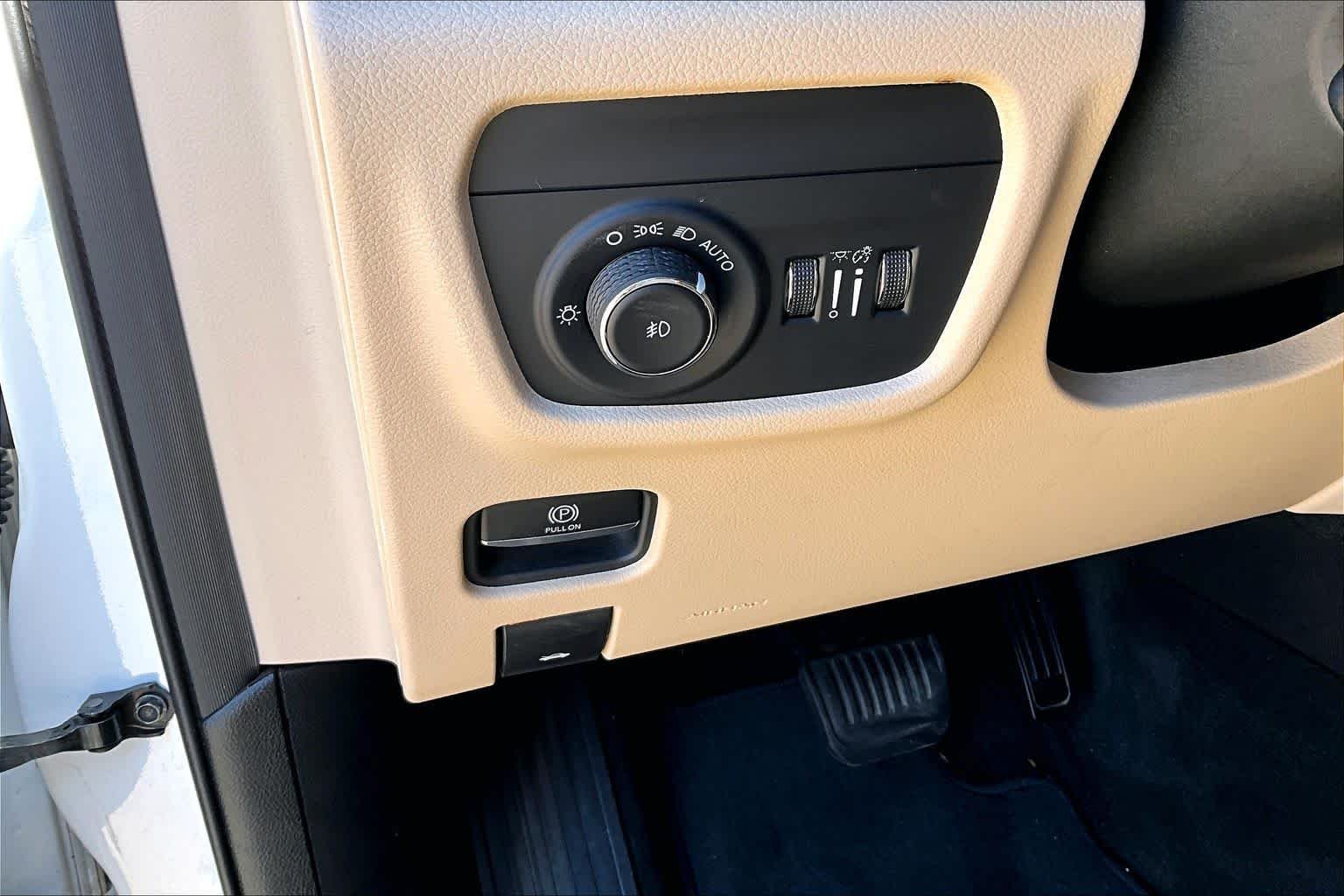 Used 2021 Bright White Clearcoat Jeep Limited image 34