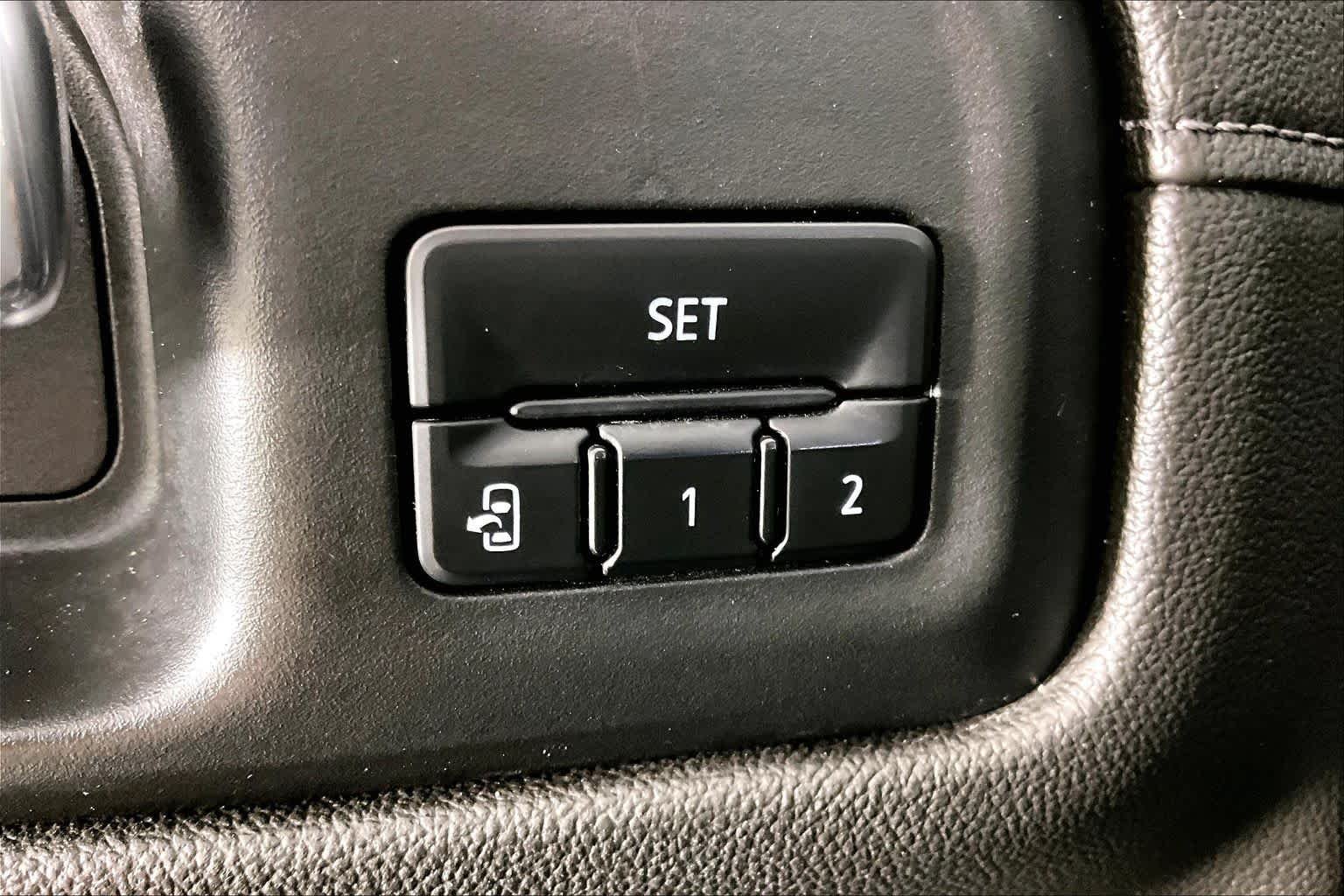 Used 2020 Onyx Black GMC SLT image 33