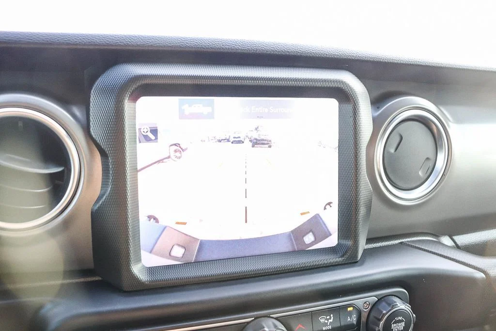 Used 2022 Silver Jeep Rubicon image 27