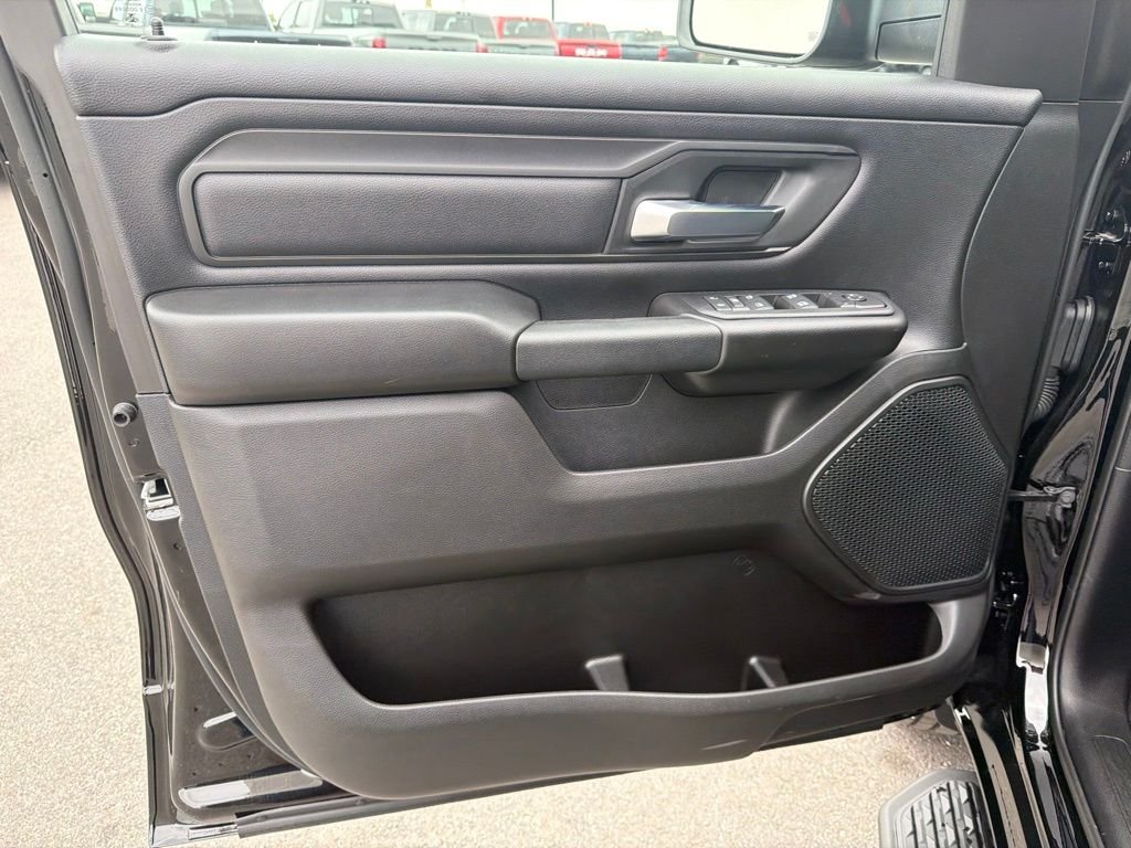 New 2026 Diamond Black Crystal Pearl-Coat Exterior Paint RAM Express image 13