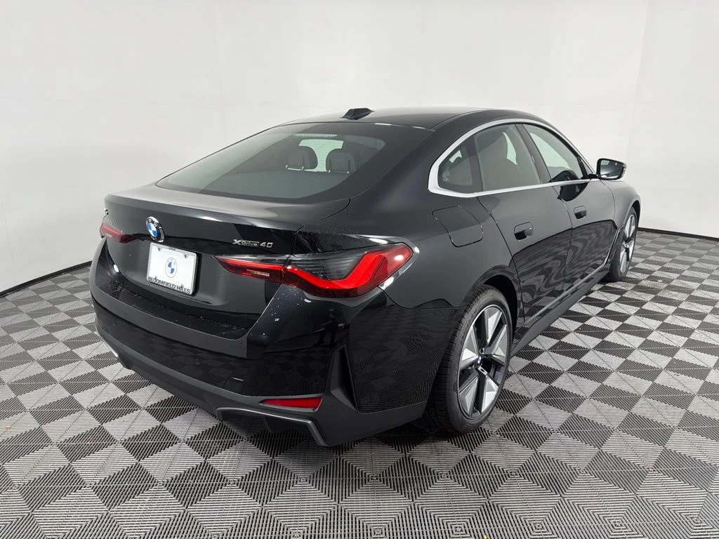Used 2026 Black Sapphire Metallic BMW xDrive40 image 5