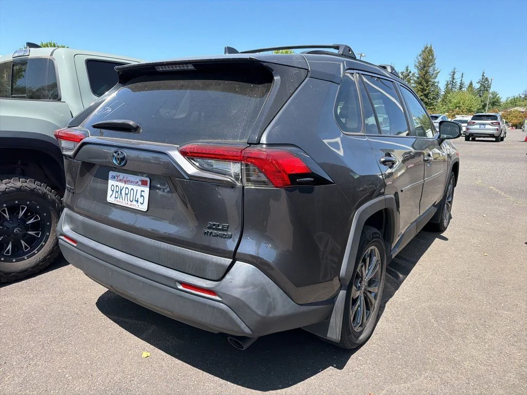 Used 2022 Magnetic Gray Metallic Toyota XLE Premium image 4