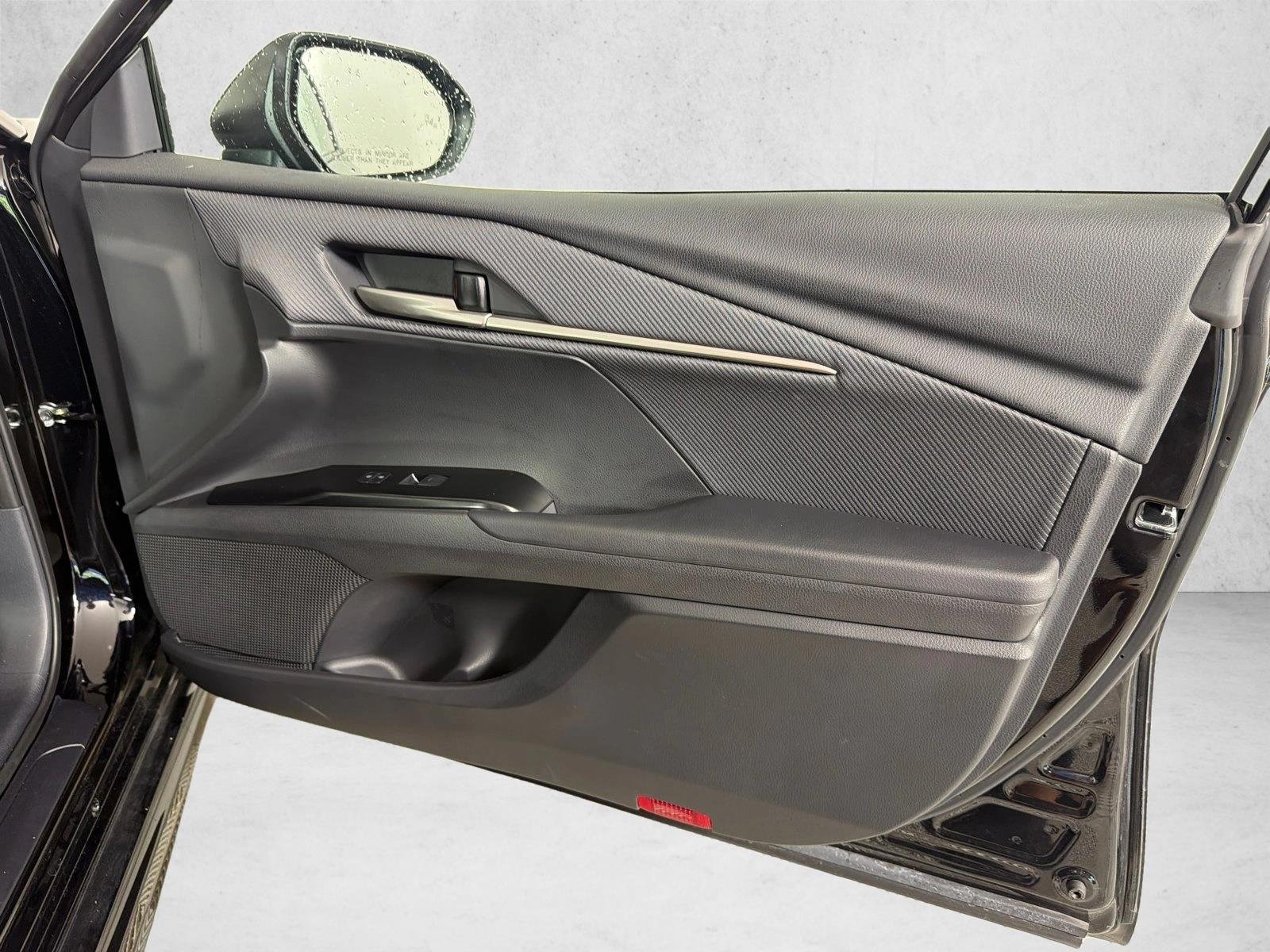 Used 2025  Toyota SE image 14
