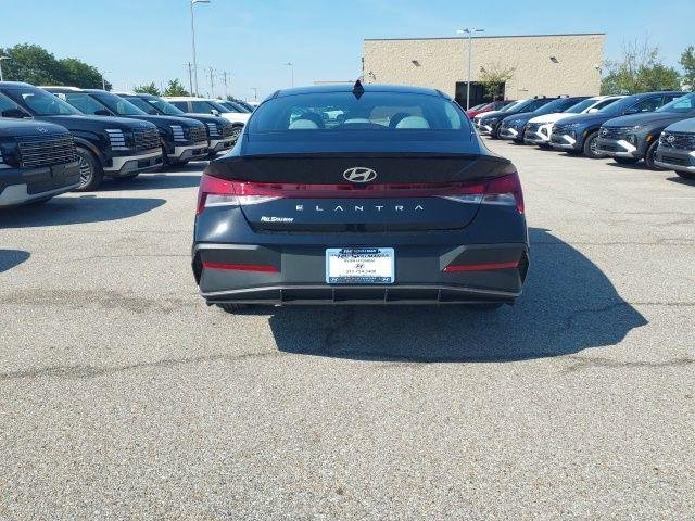 New 2026 Abyss Black Hyundai SEL Sport image 7
