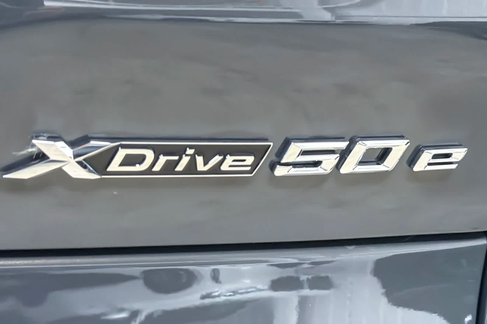 New 2026 Dravit Grey Metallic BMW xDrive50e image 26