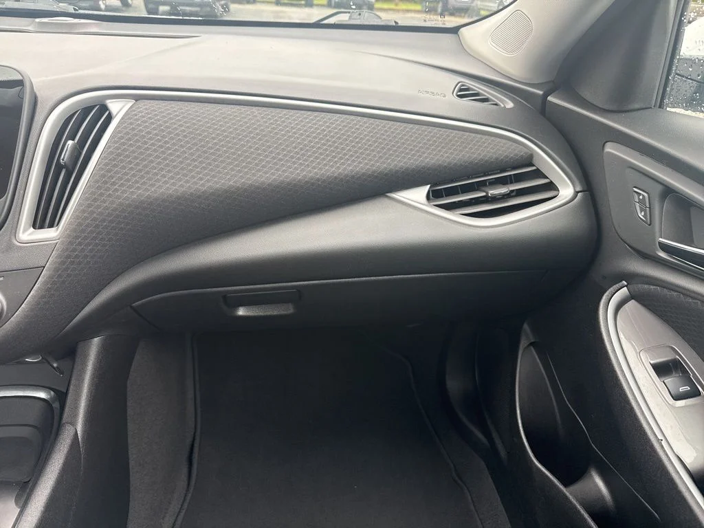 Used 2025 White Chevrolet LT image 38