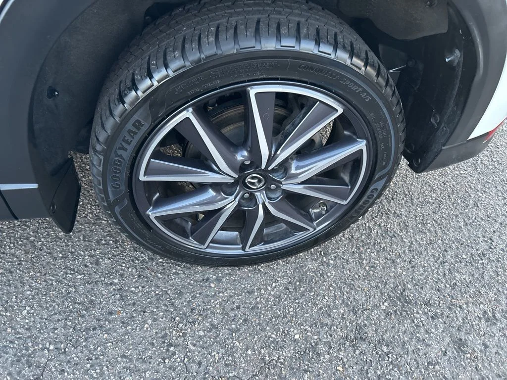 Used 2018 White Mazda Grand Touring image 8