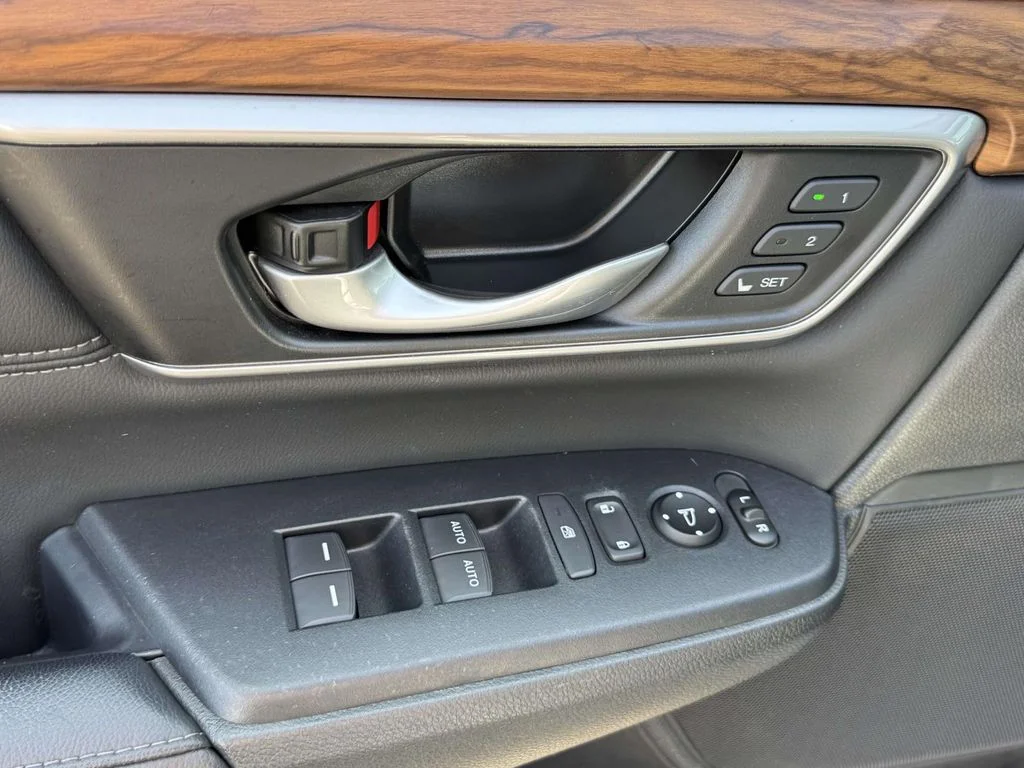 Used 2019 Silver Honda EX-L image 27