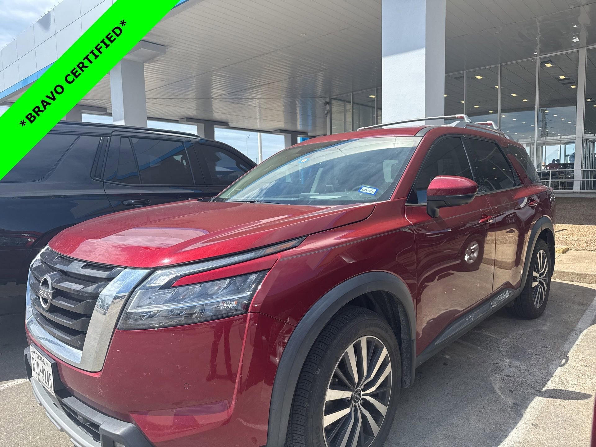 2022 Nissan Pathfinder Platinum 2WD's photo