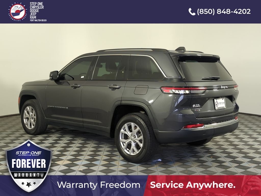 Used 2022 Gray Jeep Limited image 4
