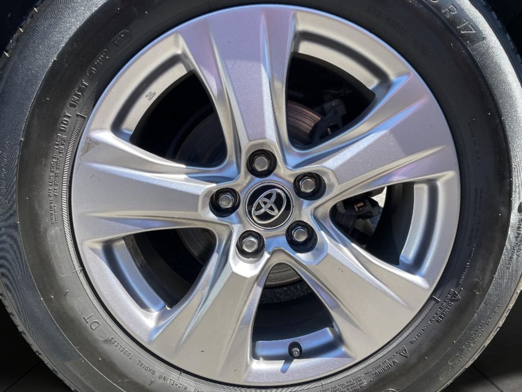 Used 2023  Toyota XLE image 27